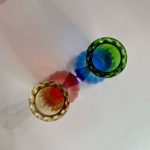 VTG Retro Jeanette Ribbed Amberina Bud Vase Green Blue  Red Yellow Ombre Set 2 - Picture 6 of 11